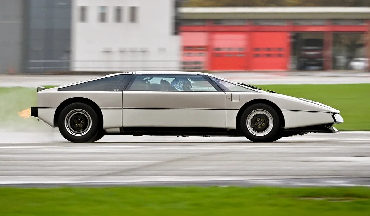 Aston Martin Bulldog versprochene Höchstgeschwindigkeit erreicht